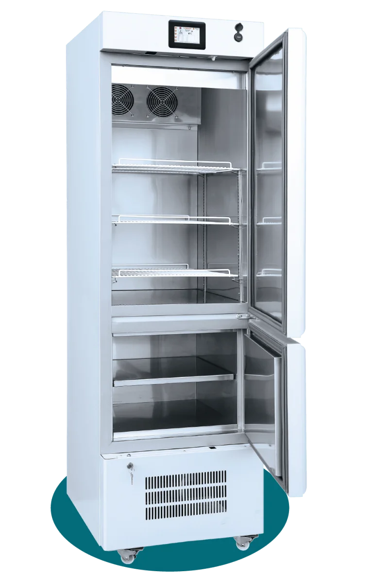 Üst bölmesi 0°C - 15°C arasında çalışan, aşı, serum, ilaç ve kitlerin güvenli saklanmasını sağlayan soğutucu; alt bölmesi -5°C ile -30°C arasında çalışarak dondurulması gereken medikal ürünleri muhafaza eder. Çift bölmeli yapısıyla hastaneler, eczaneler ve laboratuvarlar için ideal bir çözüm sunar. Homojen sıcaklık dağılımı, hassas sıcaklık kontrolü ve geniş depolama kapasitesi ile ilaçların ve aşıların etkinliğini korur.(Üst bölmesi 0°C - 15°C arasında çalışan, aşı, serum, ilaç ve kitlerin güvenli saklanmasını sağlayan soğutucu; alt bölmesi -5°C ile -30°C arasında çalışarak dondurulması gereken medikal ürünleri muhafaza eder. Çift bölmeli yapısıyla hastaneler, eczaneler ve laboratuvarlar için ideal bir çözüm sunar. Homojen sıcaklık dağılımı, hassas sıcaklık kontrolü ve geniş depolama kapasitesi ile ilaçların ve aşıların etkinliğini korur.(Çift kapılı dolaplar, combine aşı dolabı, combine ası dolabı, AŞI DOLABI, aşı dolabı, ası dolabı, İklimlendirme dolabı) EKT-D 425